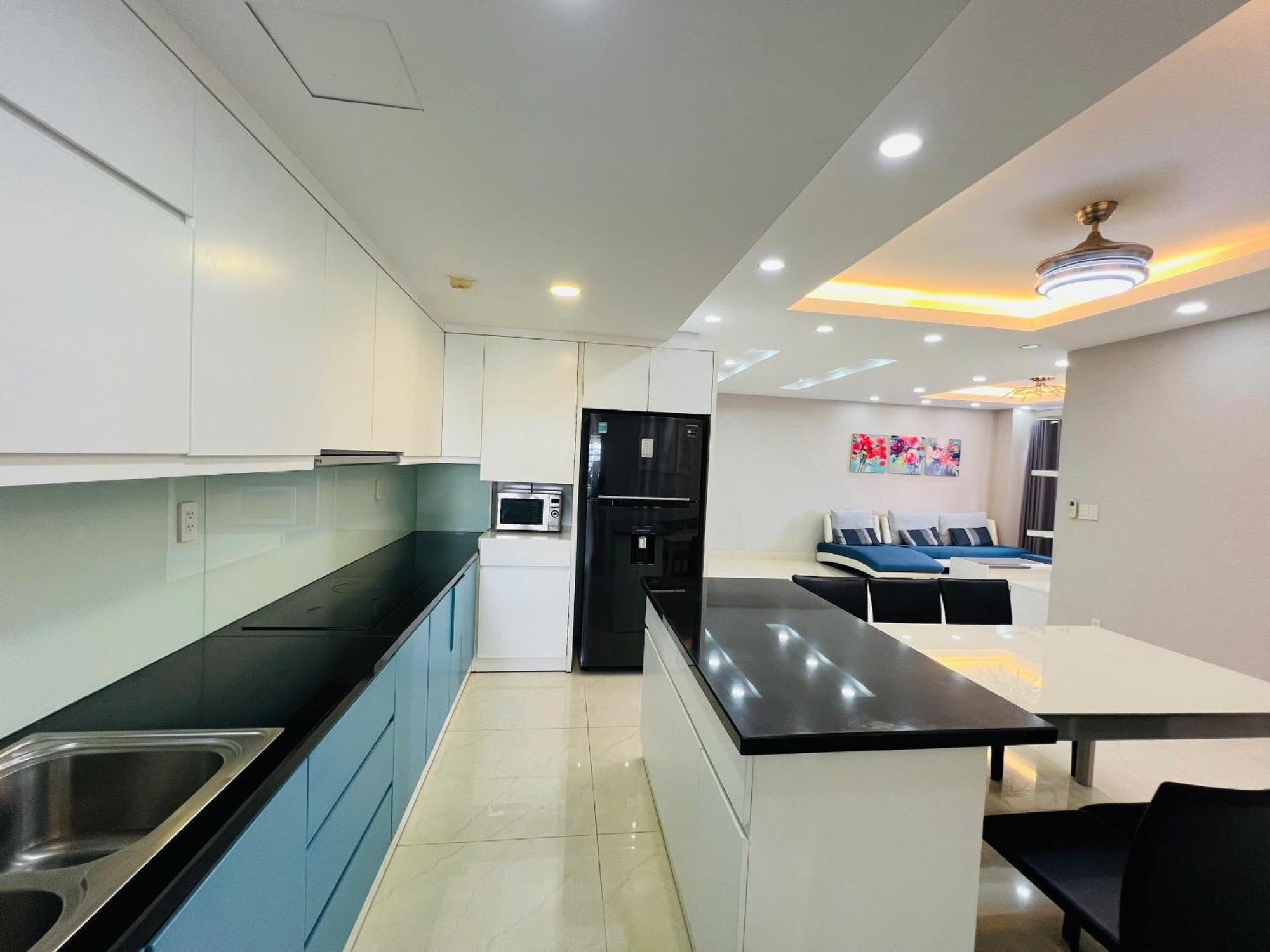 3 Large Bedrooms 135m2 Phu My Hung-midtown Quan 7 *